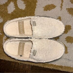 Hey Dude Cozy White Fuzzy Slip on shoes